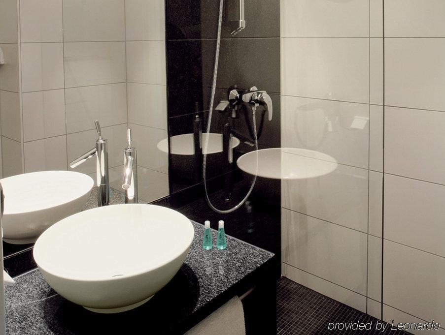 Motel One Hamburg Am Michel Номер фото